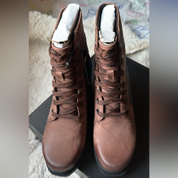 New Sorel Leather Boots size 7. - Picture 2 of 3